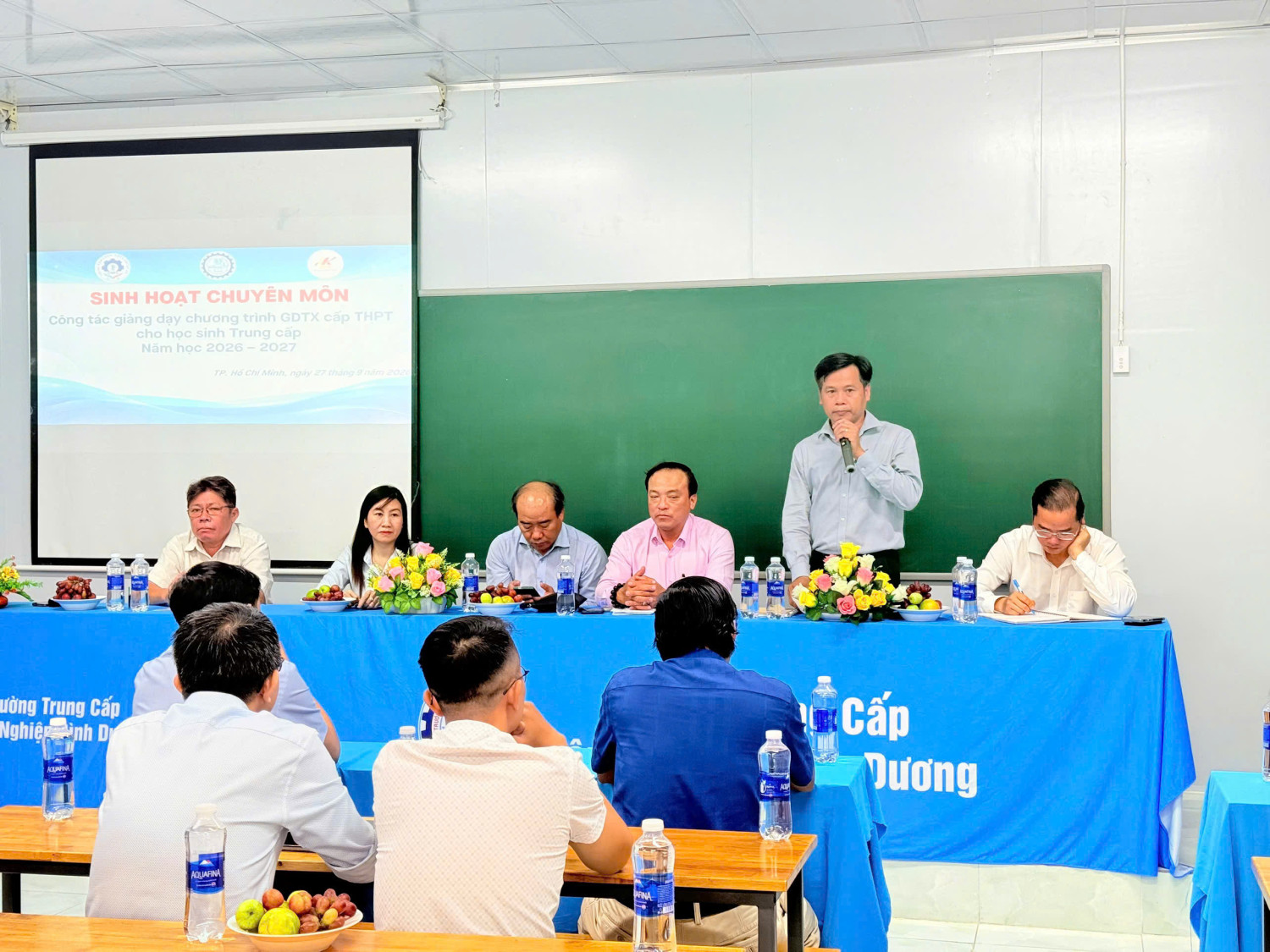 Toàn cảnh buổi sinh hoạt chuyên môn về công tác giảng dạy chương trình GDTX cấp THPT năm học 2026-2027.